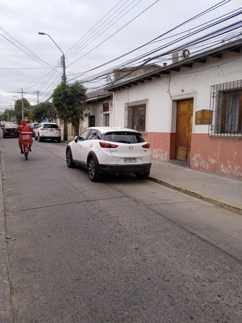 PutaendoUno's tweet photo. ¡SIRVE LA FISCALIZACIÓN CIUDADANA!
RÁPIDA RESPUESTA MUNICIPAL A LA DENUNCIA DE LA COMUNIDAD EN PUTAENDO. MUNICIPIO MANDÓ PINTAR LAS SOLERAS PARA INDICAR QUE ALLÍ ESTÁ PROHIBIDO ESTACIONAR-
SIRVE ALZAR LA VOZ PARA HACERNOS ESCUCHAR
HASTA QUE SE HAGA COSTUMBRE... https://t.co/PE1LcP3fZw