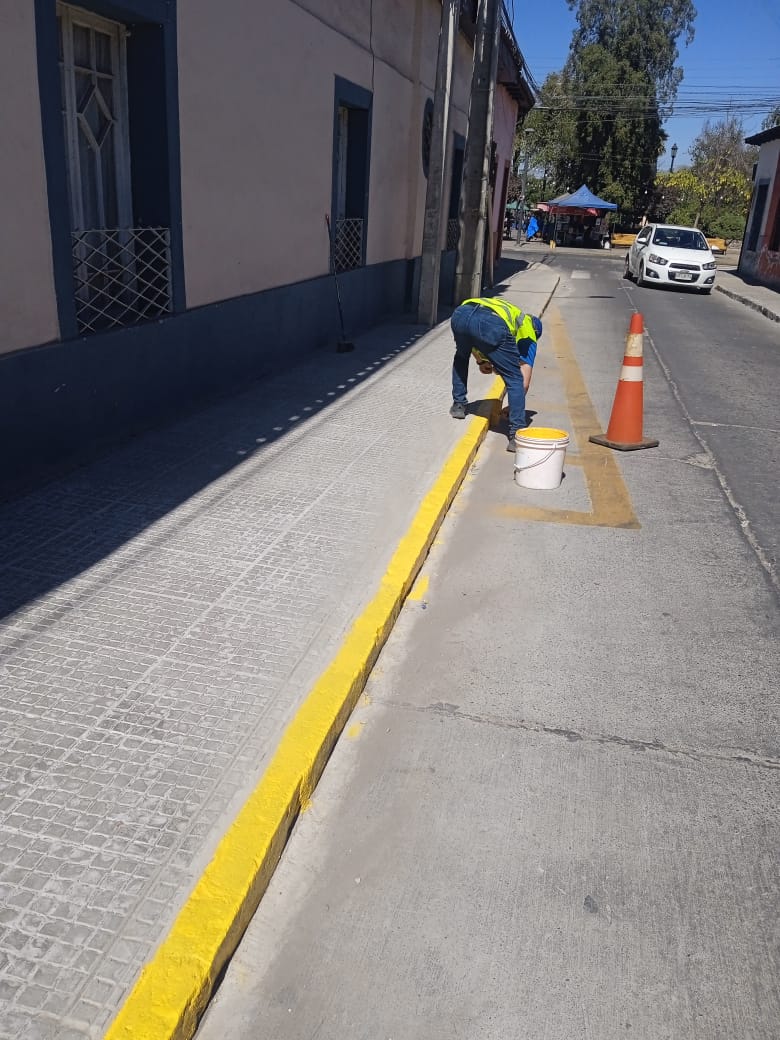¡SIRVE LA FISCALIZACIÓN CIUDADANA!
RÁPIDA RESPUESTA MUNICIPAL A LA DENUNCIA DE LA COMUNIDAD EN PUTAENDO. MUNICIPIO MANDÓ PINTAR LAS SOLERAS PARA INDICAR QUE ALLÍ ESTÁ PROHIBIDO ESTACIONAR-
SIRVE ALZAR LA VOZ PARA HACERNOS ESCUCHAR
HASTA QUE SE HAGA COSTUMBRE...