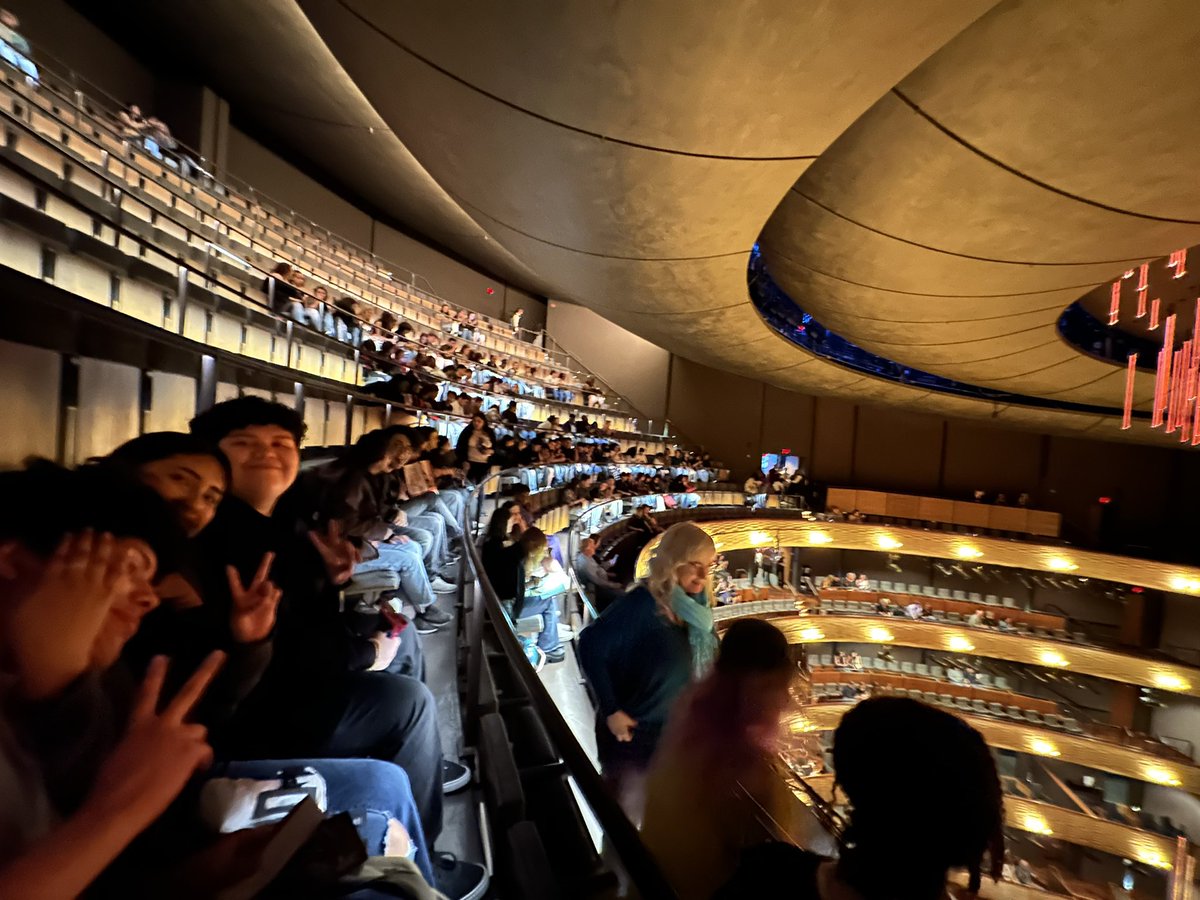 What a SWELL night seeing Chicago @ATTPAC Our students are endlessly grateful for the opportunities provided by yall! @MolinaHigh @JacobNunez27