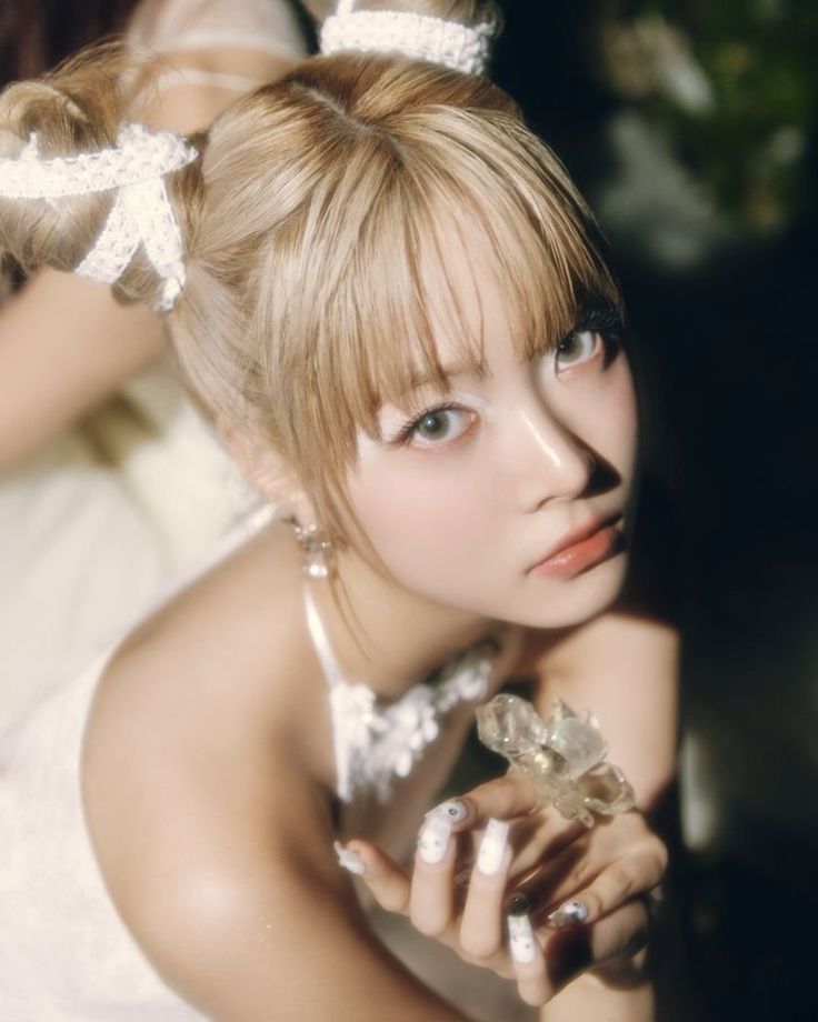 two year ago today, our beloved maknae was the 3rd member to be revealed in le sserafim 🤍 she has grown up so much 🥹

HAPPY 2 YEARS WITH HONG EUNCHAE #2YearsWith_HongEunchae
#HONGEUNCHAE #홍은채