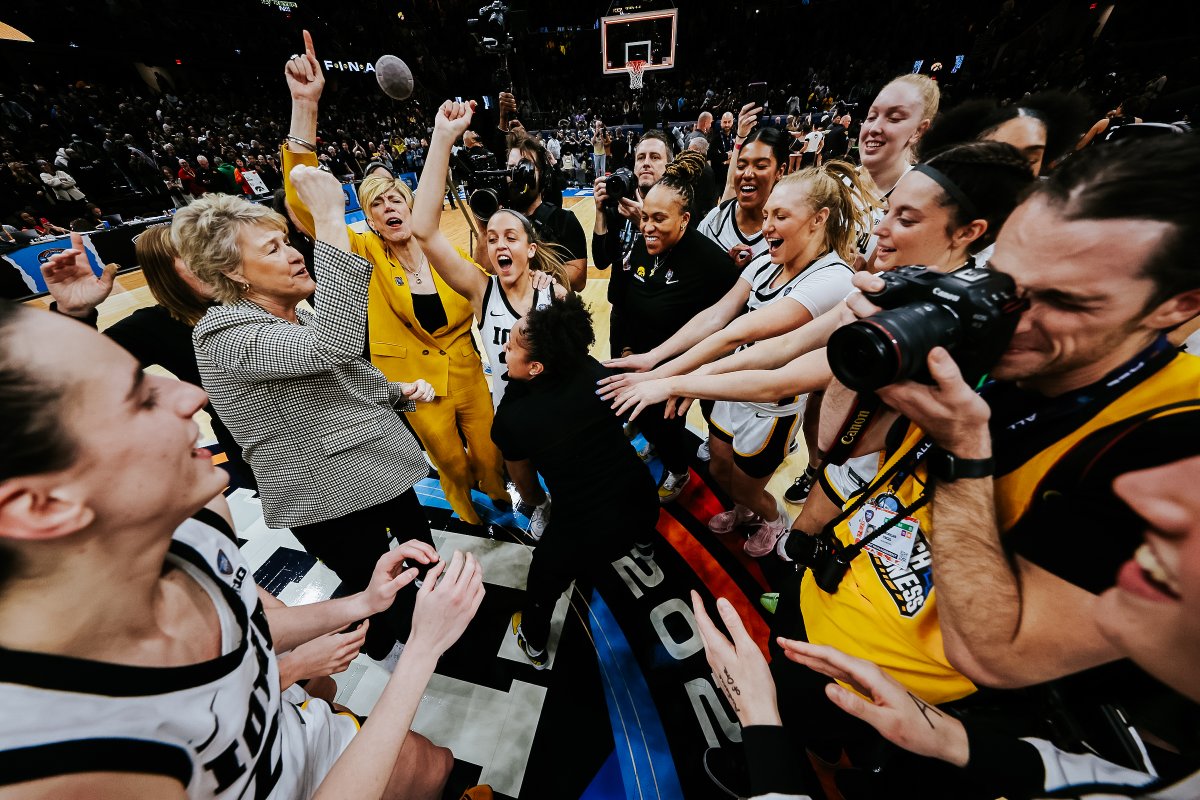 Just Keep Dancing 💃

#Hawkeyes