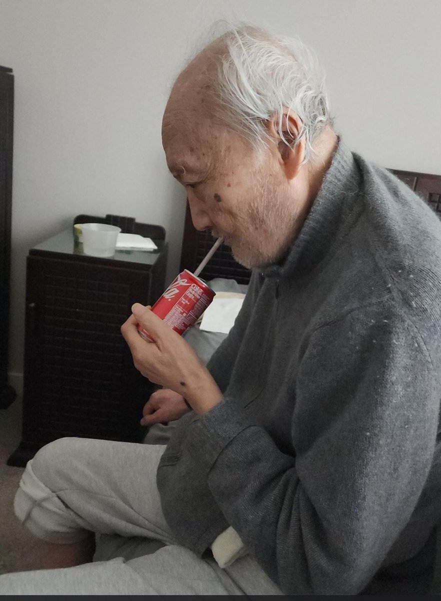 SolomonYue's tweet photo. My 94 years old dad, Solomon Yue Sr. just passed away peacefully of natural causes this evening. He loved to drink Coca-Cola until yesterday. When I 1st came to America in 1980, I could only speak thank you and Coca-Cola. I learned both from him. I loved him. RIP! God bless him! https://t.co/rrpCbqgLFC