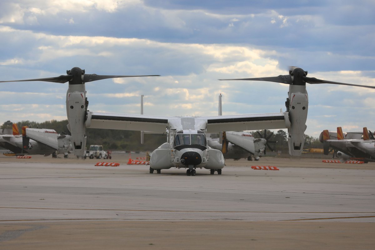 The first East Coast-assigned Navy tiltrotor vertical/short takeoff and landing (V/STOL) CMV-22B Osprey aircraft, assigned to Fleet Logistics Multi-Mission Squadron (VRM) 40, arrived at @NavalNorfolk April 5. #FlyNavy airlant.usff.navy.mil/Press-Room/New…