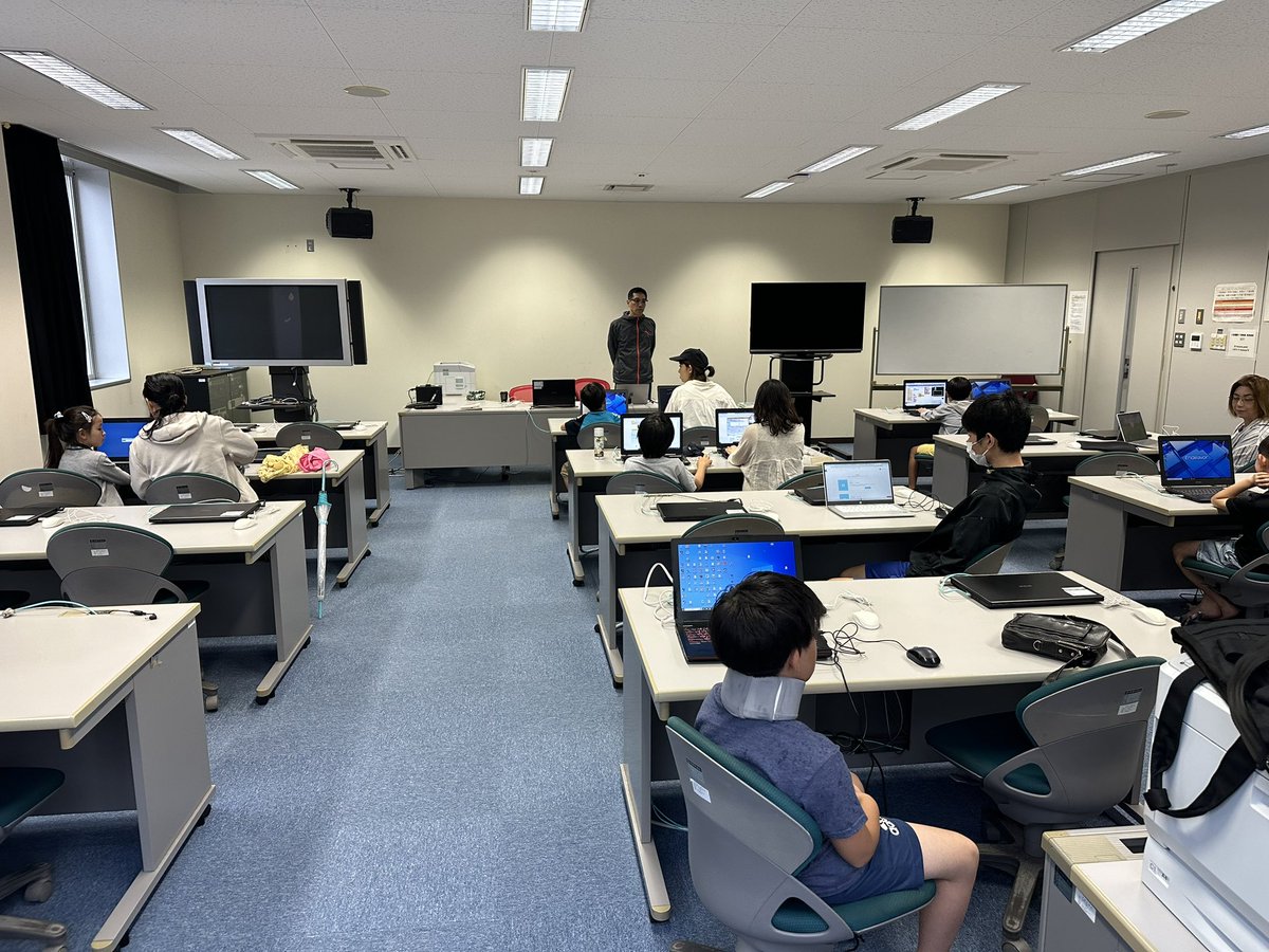 okiu_sanjyo's tweet image. CoderDojo那覇
新年度1回目！
#CoderDojo  #CoderDojoNaha