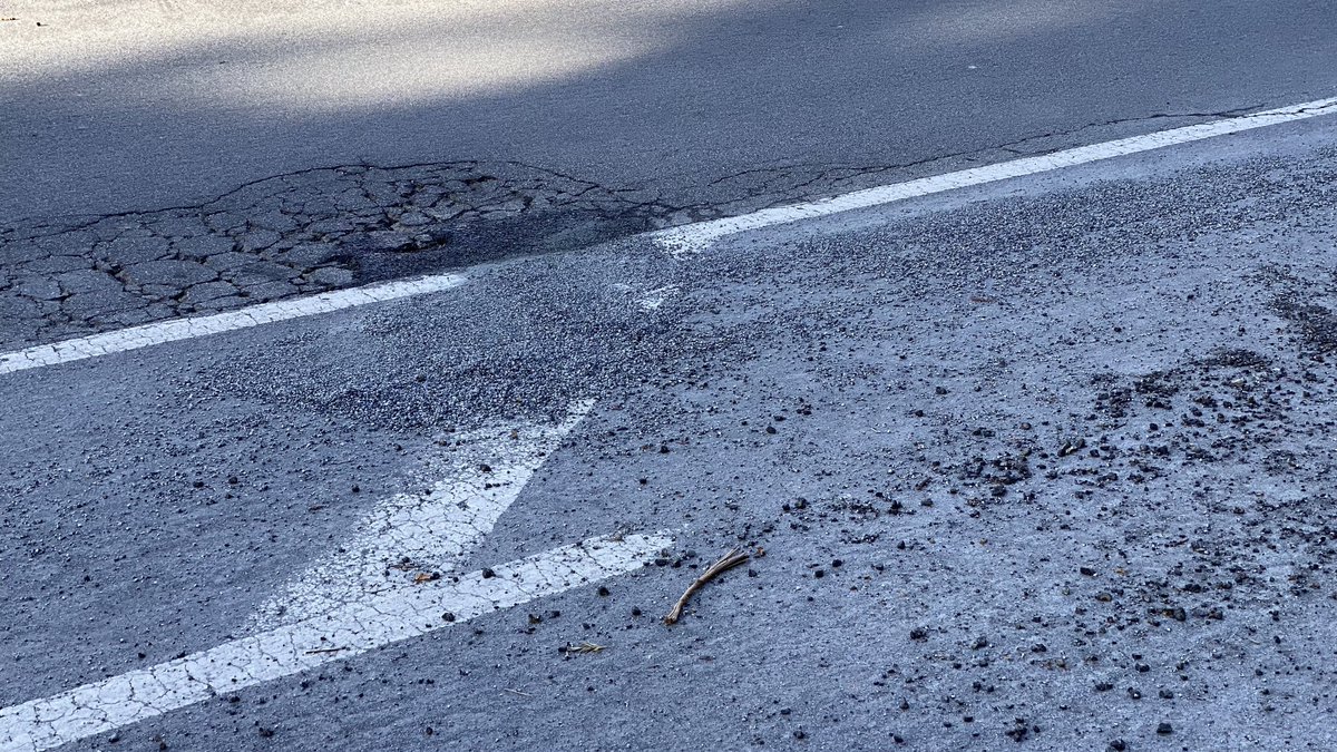 Hey @CityofSanJose, is this really what you consider to be a “fixed” pothole? This is ridiculous. It’s even worse than before the fix.

Besides not being fixed, now there’s a ton of loose gravel on the road. The level of incompetence and carelessness is astounding.