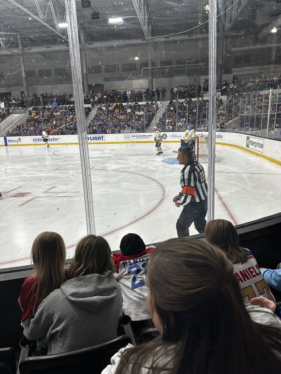 Persch83's tweet photo. @TimCPeel20 great to see you back in the stripes tonight! https://t.co/XRVoigd3hO