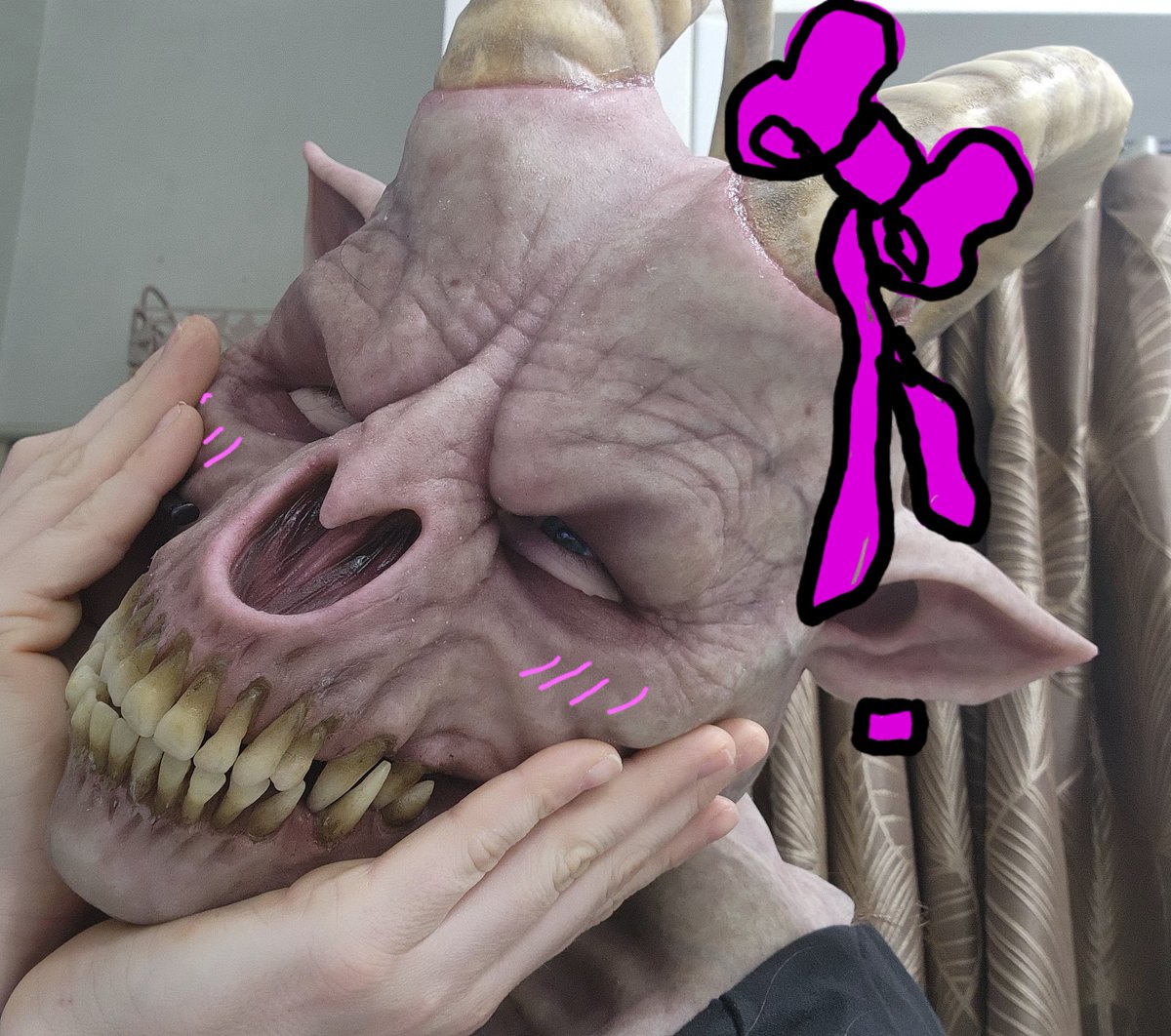 Stroughnecks's tweet photo. Feeling cute might eat some faces later.
Got my @ImmortalMasks in and tossed it on real quick to show coworkers. The need to buy a bow for it now is high. https://t.co/kdL0j8Gj7d