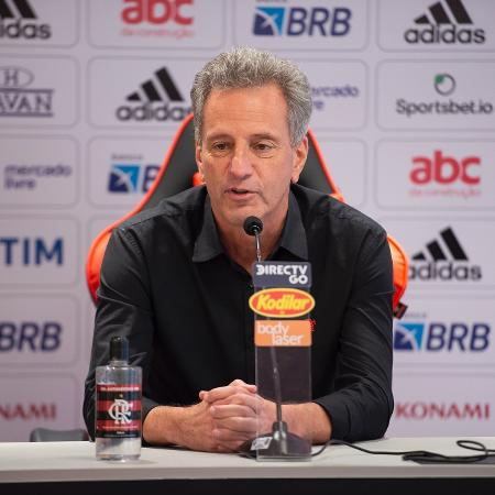 goleada_info's tweet photo. Jorge Alexandre foi preso pela Polícia Civil do Rio por suspeita de extorsão e agiotagem.

O vigilante é segurança pessoal de Rodolfo Landim, presidente do Flamengo.

🗞️ @UOLEsporte 
📸 Reprodução | Alexandre Vidal/Flamengo https://t.co/d4LzUuLSAx