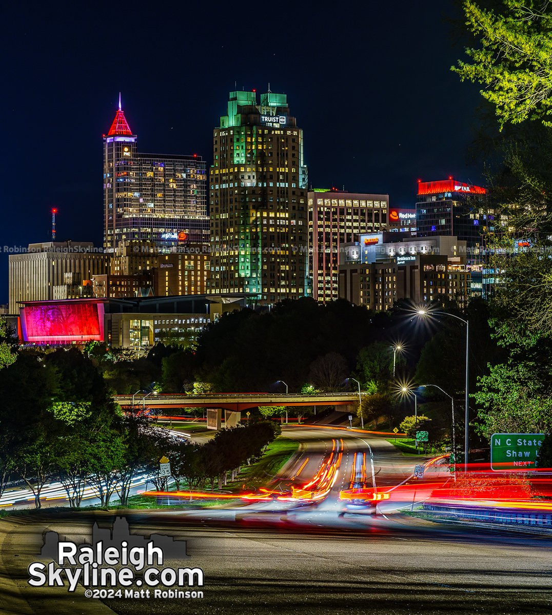 Downtown Raleigh lit up NC State Wolfpack Red tonight 🐺 prints.metroscenes.com/raleigh-skylin…