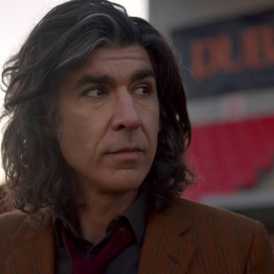 jumperrdog's tweet photo. i’ve been watching ted lasso recently and guys i have a new face claim for jonathan sims . THIS IS HIM. https://t.co/7jsxmsU0f3