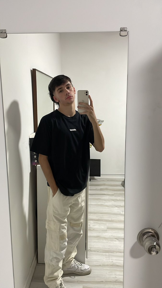 aguslainn's tweet photo. foto outfit recien levantado 🦦 https://t.co/C4OQcjPk1k
