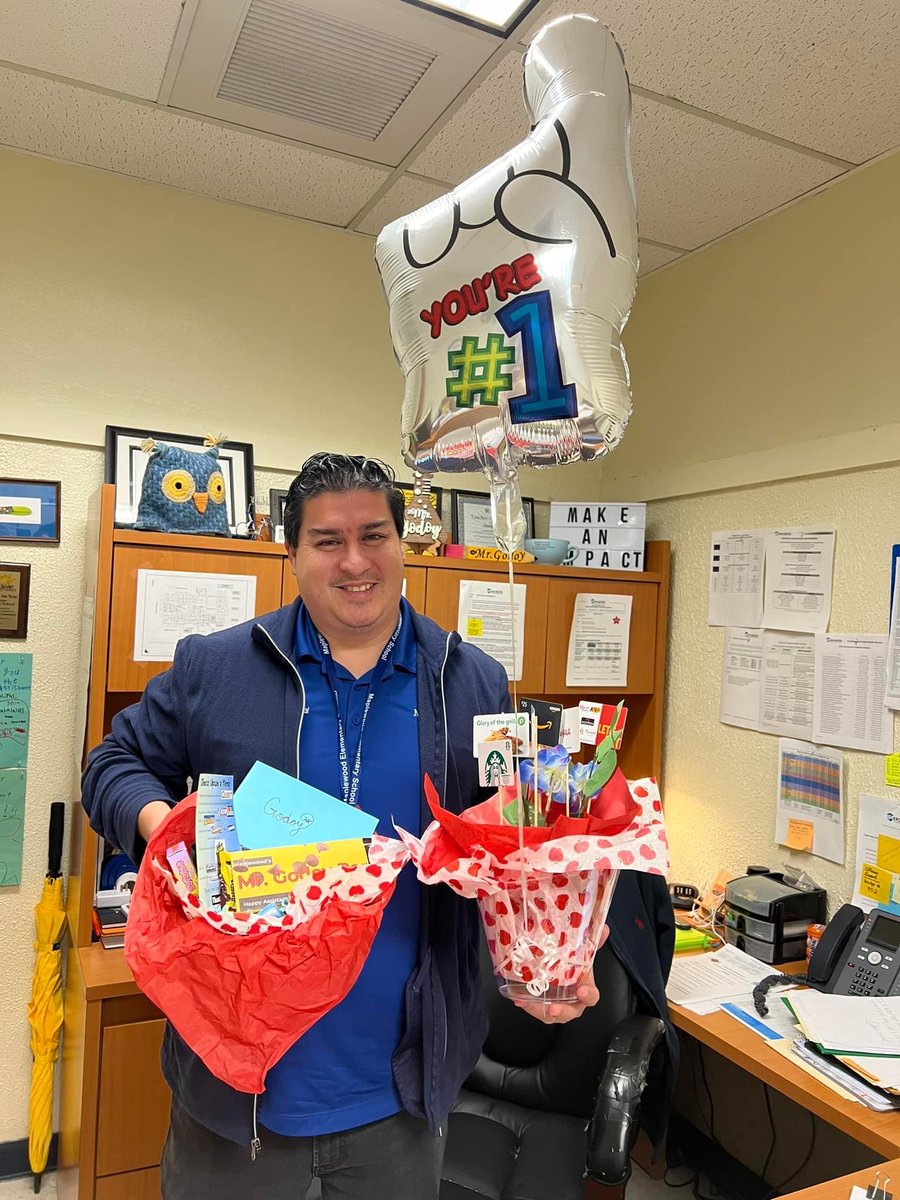 LCMS_Principal's tweet photo. Happy Assistant Principalβs week to Mr. Godoy! Thank you for your unwavering commitment to our students, staff and community. You are GREATLY appreciated today and every day! #magicmaker #OwlsPride https://t.co/Ddd0Z8mNCY
