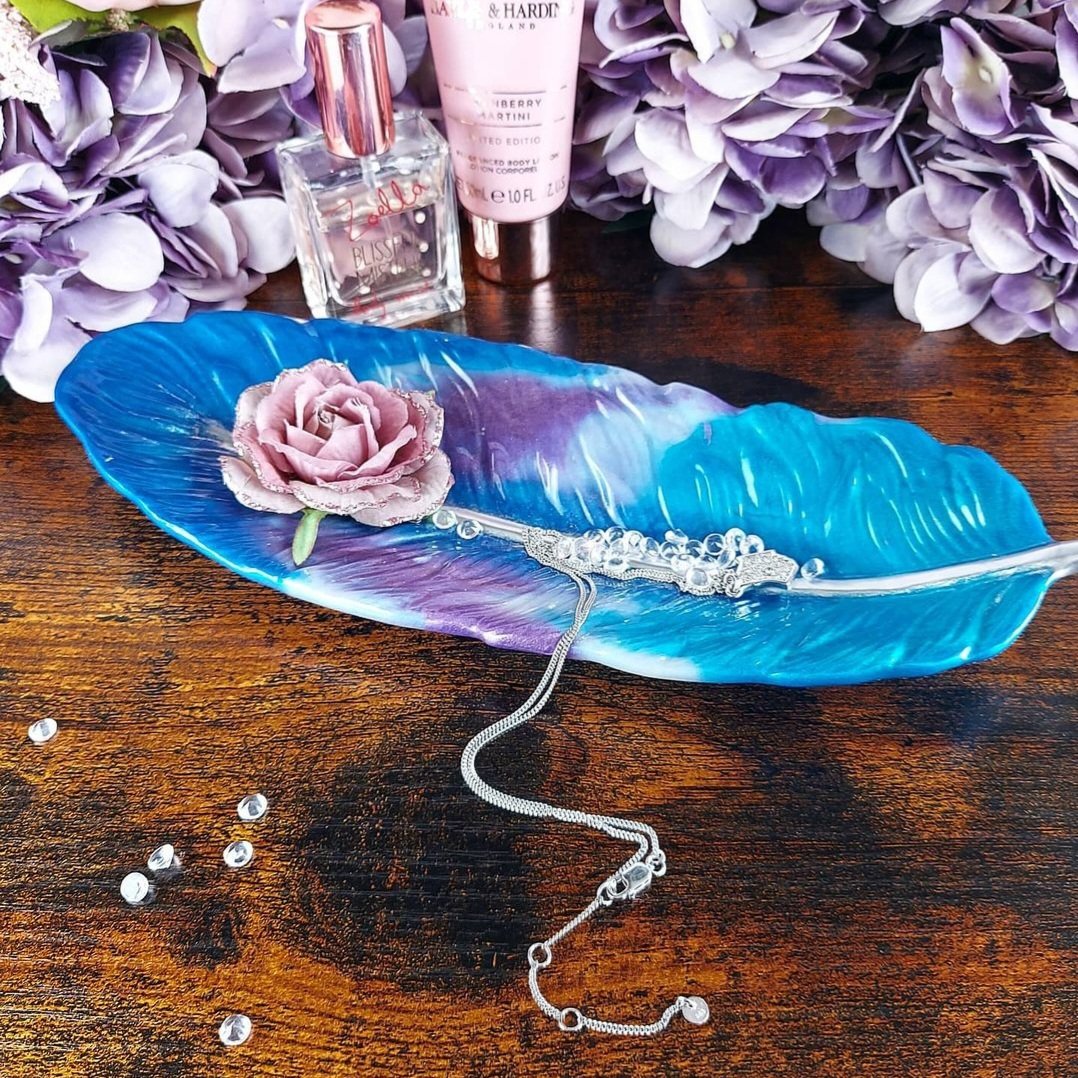 Resinify_'s tweet photo. Today's highlight: 'Azure Ambiance,' a piece where calm meets
creativity. It's the embodiment of what we strive for in every
creation. #CalmCreativity #ResinHighlight https://t.co/U2PNJeQNVx