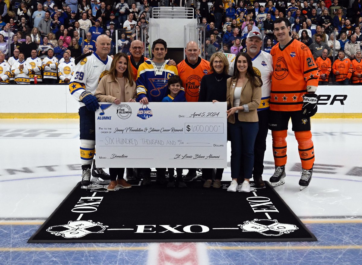 The St. Louis Blues and the Blues Alumni are proud to present $600k to the @TheVFoundation to support cancer research projects at @SitemanCenter. The donation includes proceeds from Friday's Puck Cancer charity game and a $200k commitment from this season's #HockeyFightsCancer…