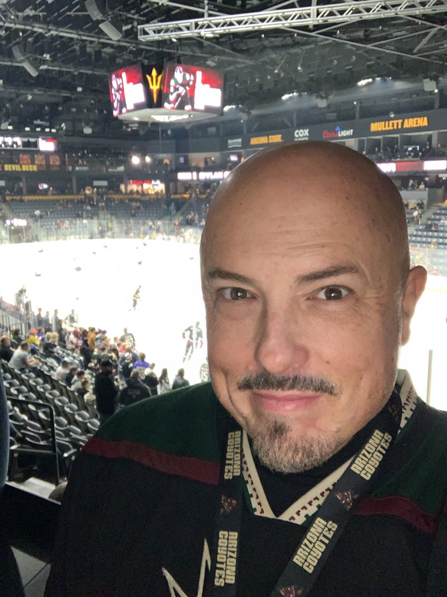 phxpatrick's tweet image. Next to last home game of the season, @ArizonaCoyotes vs @GoldenKnights! Coyotes anthem game #562! #HockeyTheHardWay #LetsGoYotes