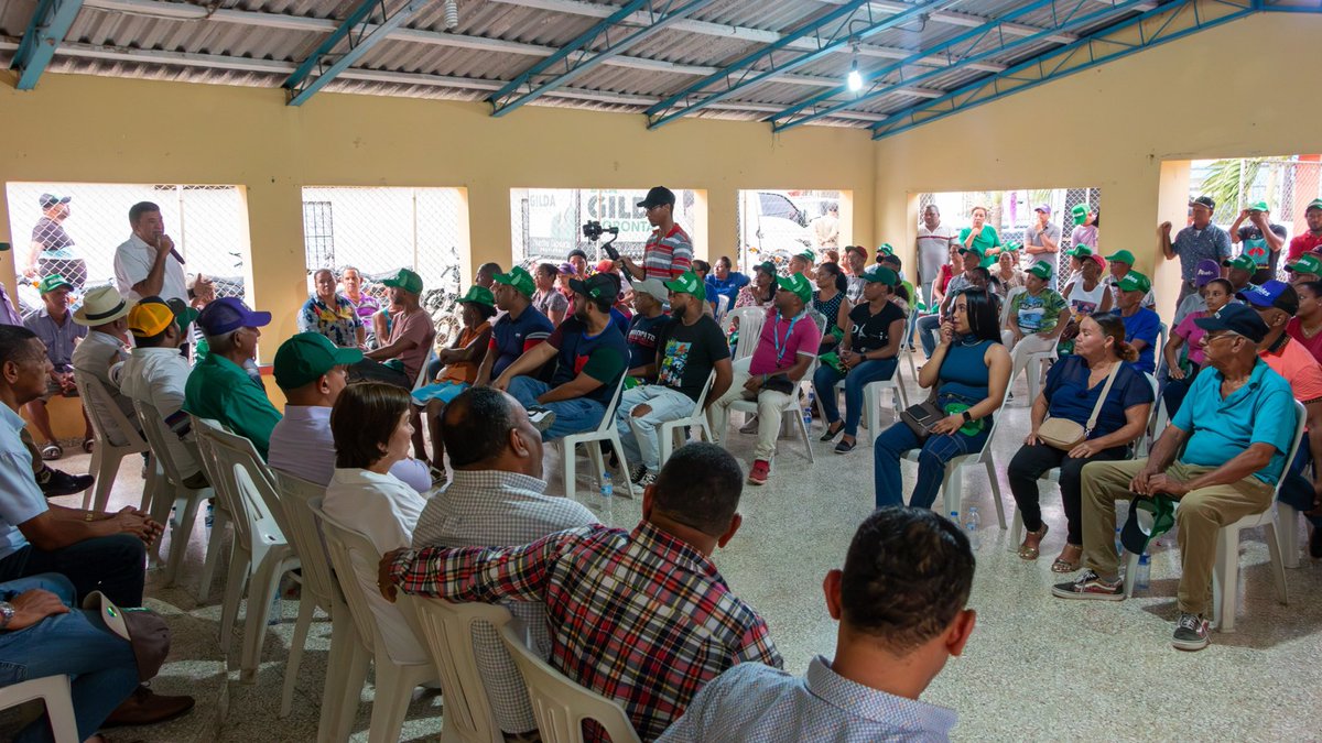EuclidesLaVega's tweet photo. Excelente encuentro de dirigentes en el municipio de Jima Abajo. El equipo ganador engrasando la maquinaria para mayo. #Euclideseguroganador. https://t.co/OBUSIhpxpk