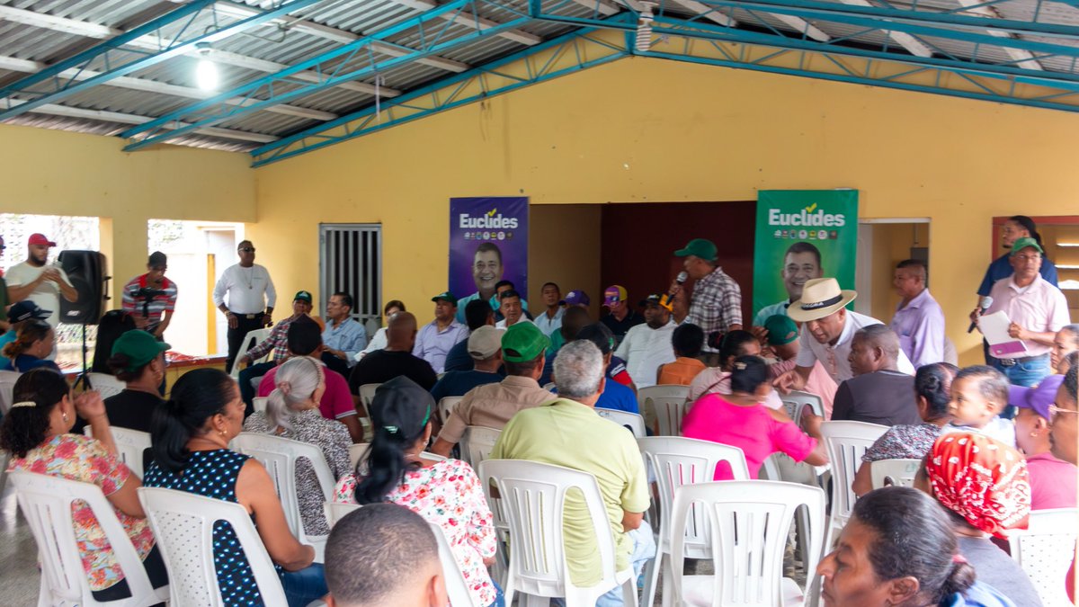 EuclidesLaVega's tweet photo. Excelente encuentro de dirigentes en el municipio de Jima Abajo. El equipo ganador engrasando la maquinaria para mayo. #Euclideseguroganador. https://t.co/OBUSIhpxpk