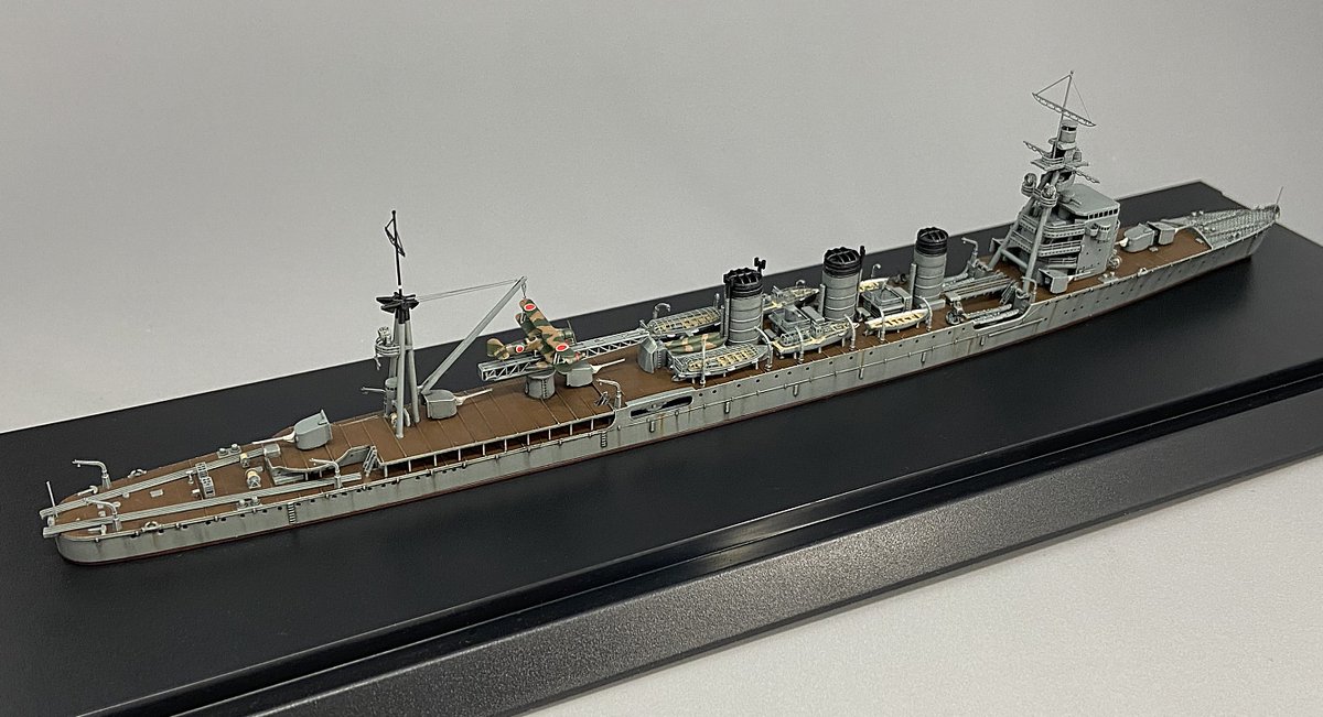 har36600's tweet photo. 軽巡洋艦　鬼怒　完成しました。
キットはタミヤ製　1/700 ウォーターライン No.321
艦載艇、探照灯、絡車、はズボック海軍工廠様の３Dプリンター製パーツを使っています。
#タミヤ 
#艦船模型 https://t.co/mbgU2qbWh9
