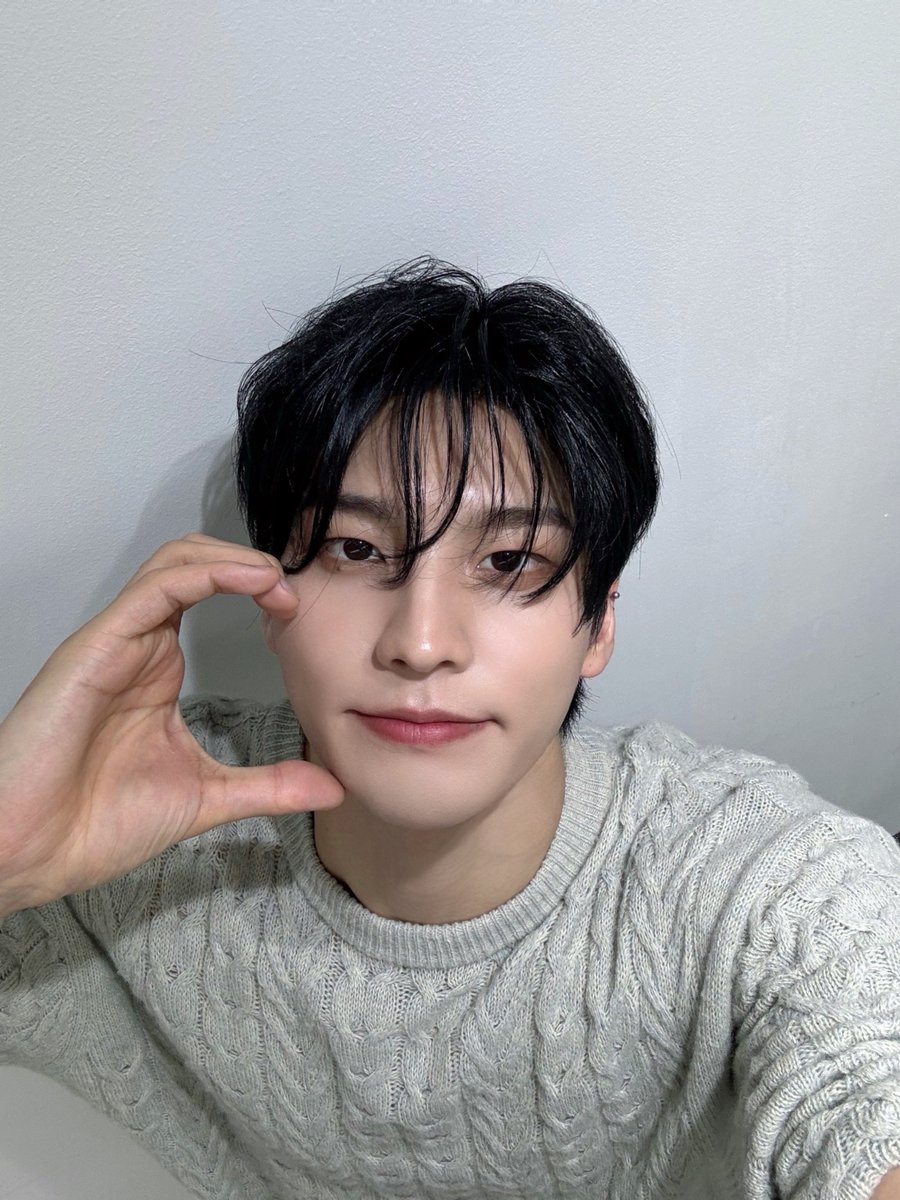VannerOfficial's tweet photo. [#GON]

Love you❤️ with SK😝

#VANNER #배너 #곤 https://t.co/OLXfIqfOyd