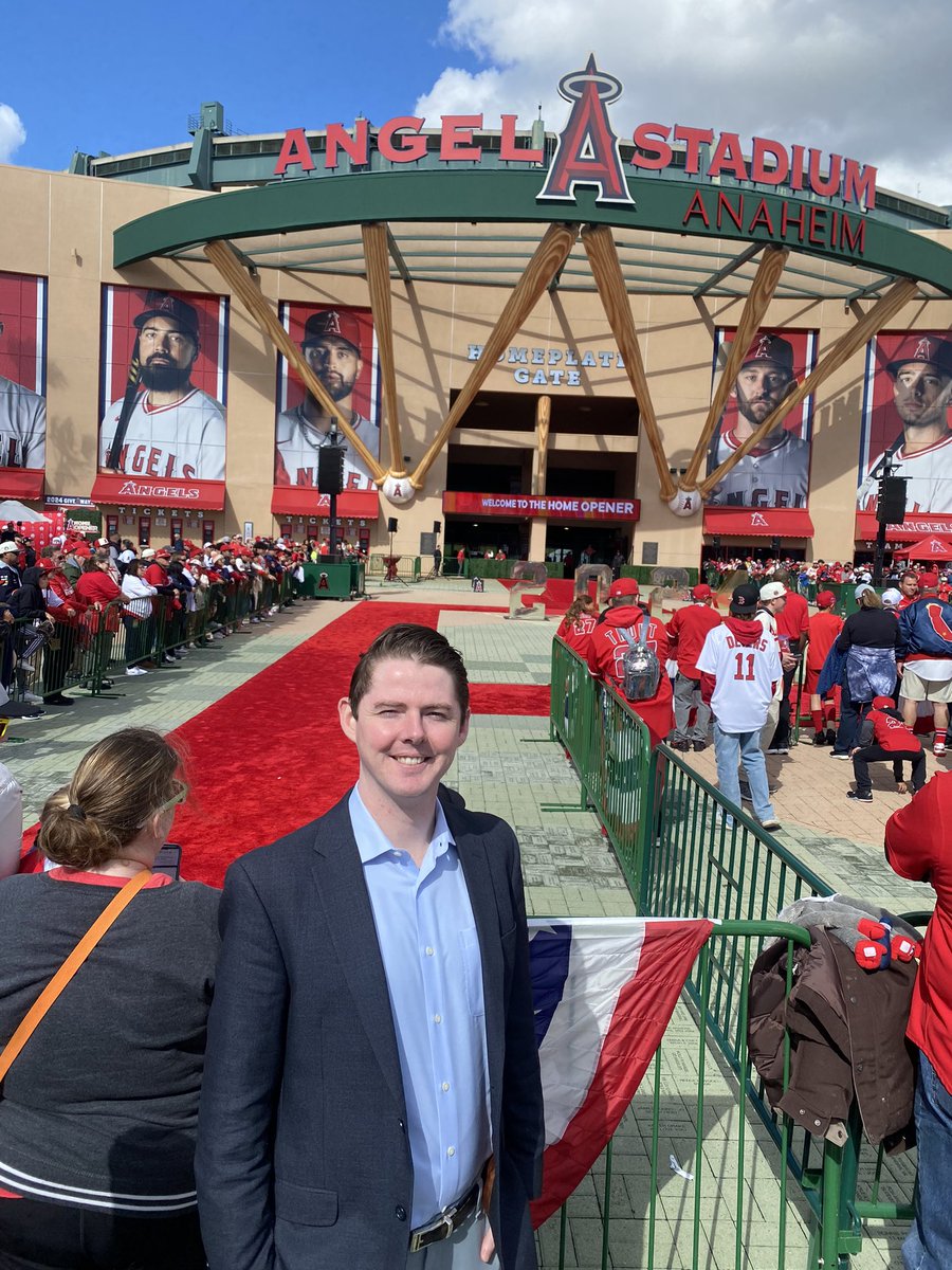 They literally rolled out the red carpet for @LT__Murray ‘s big league debut. Cannot wait for you to meet him on @weei