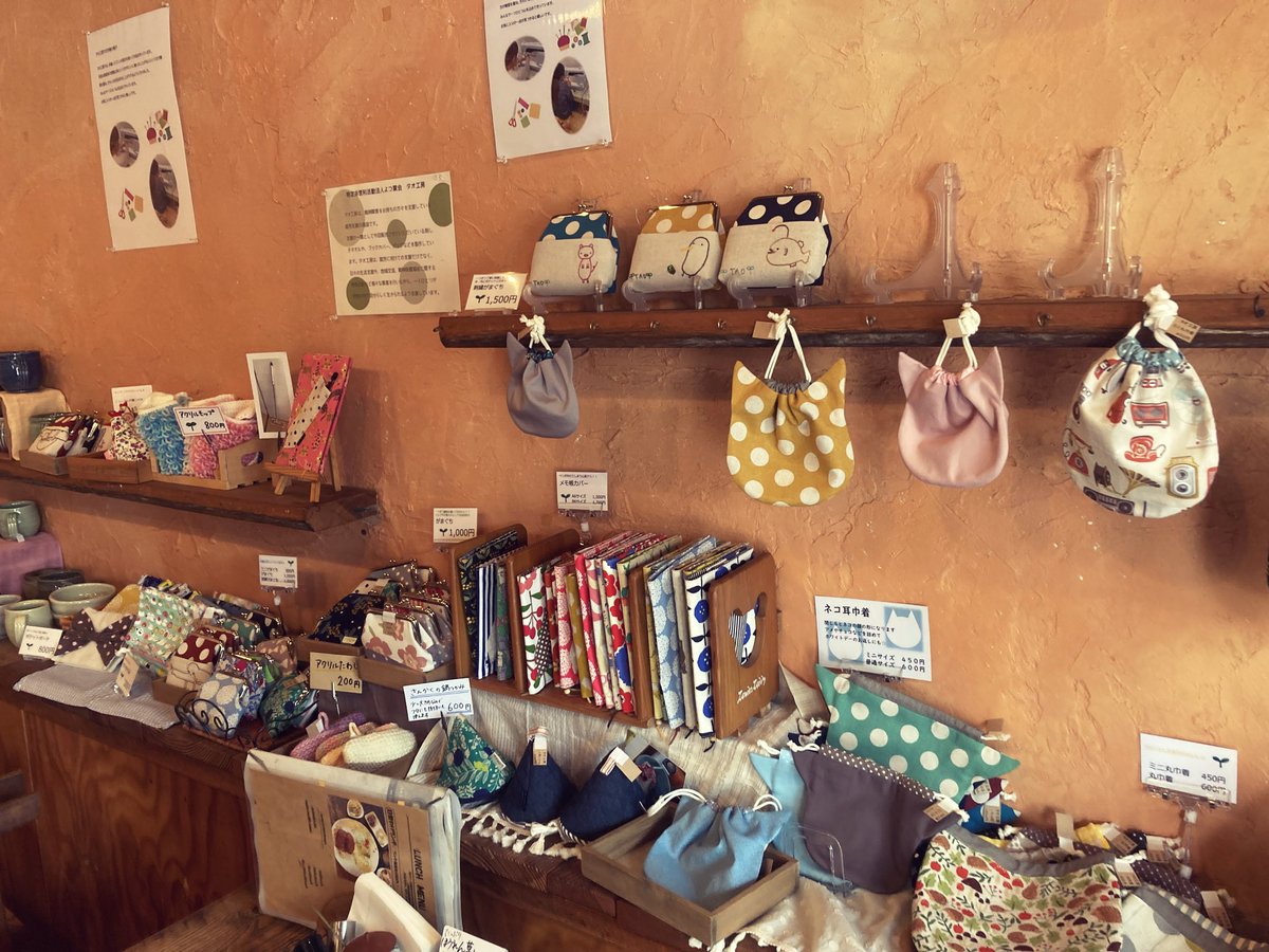 hatchhyogojp's tweet photo. #クロスロードカフェ 内『#兵庫、#伊丹 間借り店』には6日現在『#バックパッカー』『#妄想星占い』『#dayart』『#gatta！』『#ぜろ・ぷらす・わん』『#DA』『#Megru』最新号を追加設置。
⁡
店内では #タオ工房 のグッズ展示中、そして本日は東リ いたみホールで #竹原ピストル ライブ開催！皆様、ぜひ https://t.co/3J4CzMdMCv
