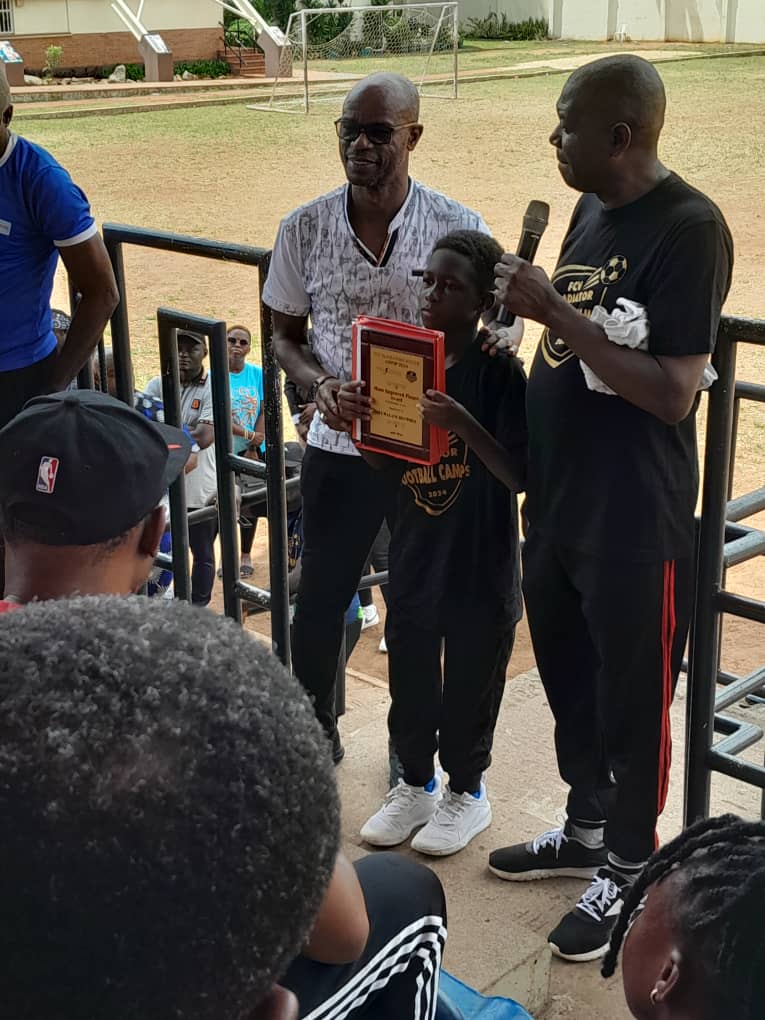 iammutiu8's tweet photo. Photo thread from the event. 

Amazing time meeting all the 'gladiators'.

I love this game sha!!!

#football #iammutiu https://t.co/FebGkR0yfL