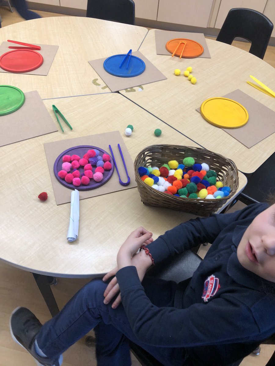 Sorting by colour 🔴🟠🟡🟢🔵🟣 #finemotor #mathisfun @stanne_school