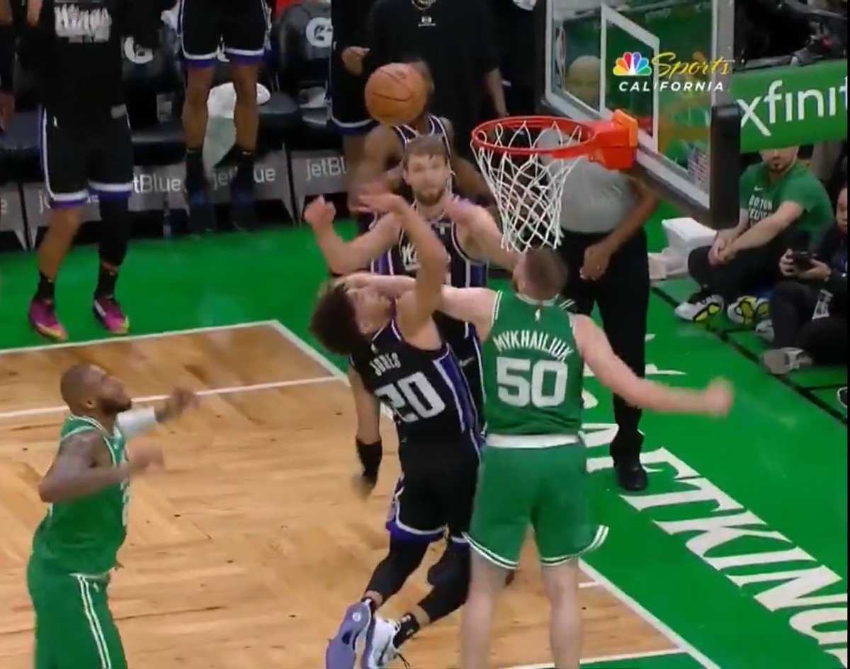 Zast29's tweet photo. @BeckTheKid35 @NBAOfficial Seems pretty clear cut… https://t.co/kRfM1TPjkG
