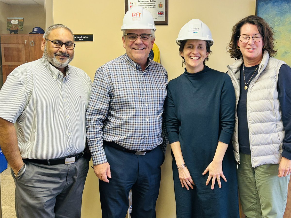 @LOFTCS is great community partner. CEO Heather MacDonald took the time to sit down with Mayor @James_Leduc & myself to provide us with an update on Bradford House project. Thank you Heather & Sandra for taking the time to visit us @TownofBWG