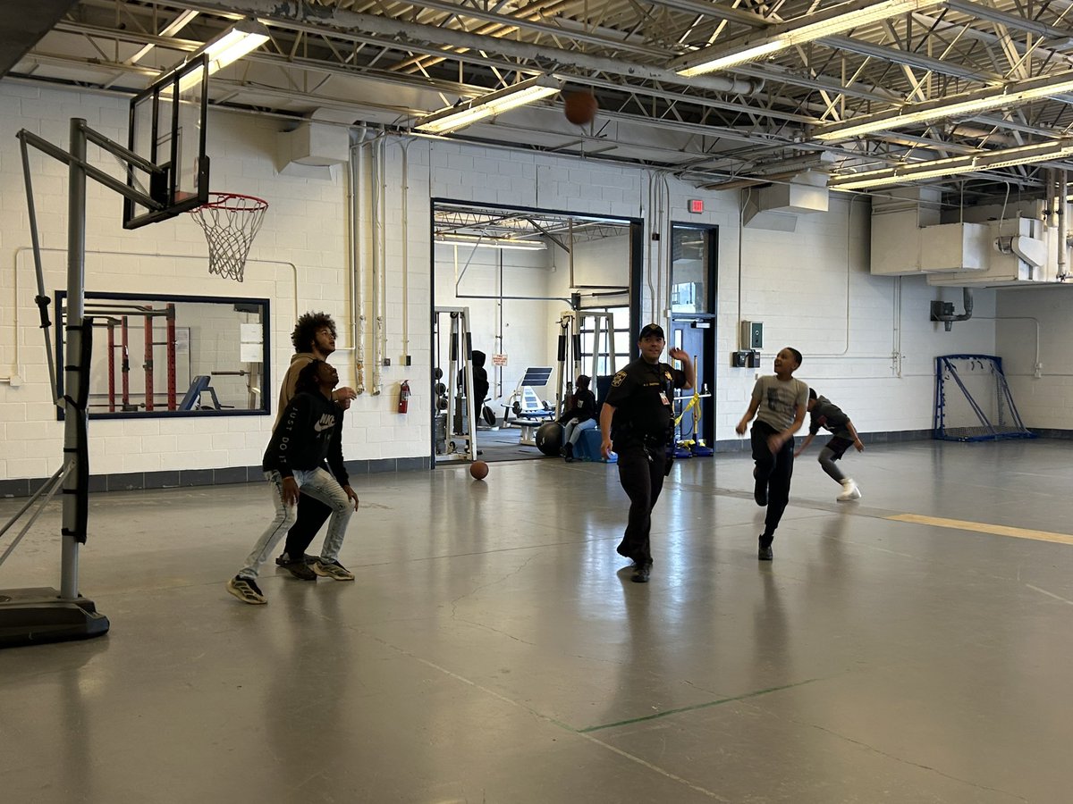 Shout out to all the staff who made our PBIS 3rd quarter celebration a success today! Appreciate our SRO regulating on the court today with our students. This is what relationships are about! @CCPS @CCSOMD @Maespmd @NAEA_HOPE #StethemStrong