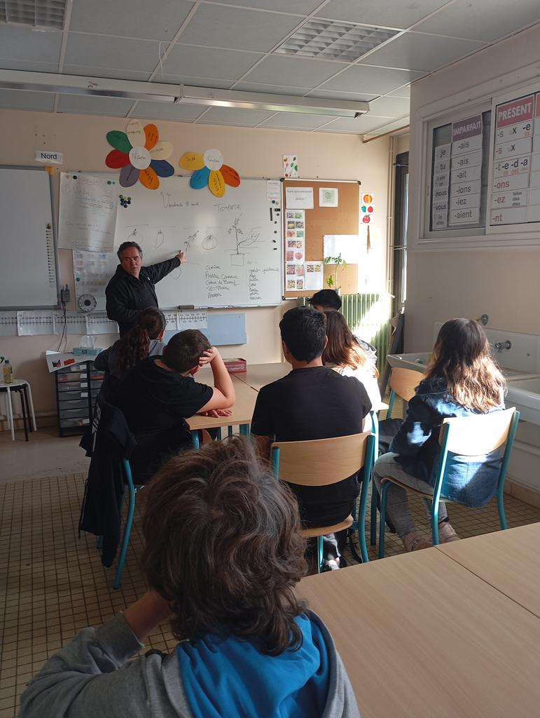 JeanRostandGers's tweet image. 📢 Nouveauté au @JeanRostandGers : le Jardi&apos;Ulis ! Mini entreprise + serre pédagogique = vente de plants à venir 🌼🍅🥒🫑 parfait pour les 🥗 cet été ! @dsden_32 @eddtoulouse @svt_tls @EPAOccitanie #liaisoncollegelycee #partenariatAdriana #parcoursAvenir #minimaiscostaud #peac