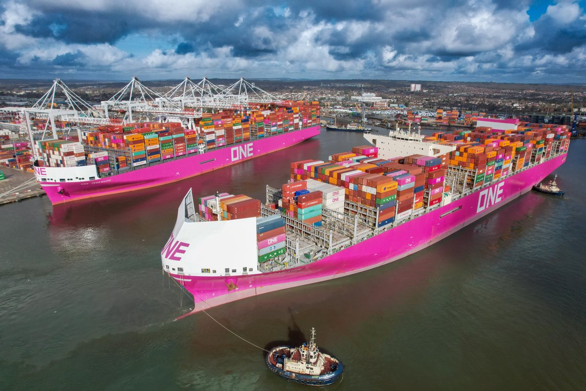 🚢ONE for the weekend: Seeing double in Southampton 🤯 Another twinning moment with our vessels! A magenta filled moment with both ONE Ingenuity and ONE Tradition together. Thank you Andrew McAlpine (IG: @maritimegeek) for taking this 📸 #spottedONE #asONEweCan