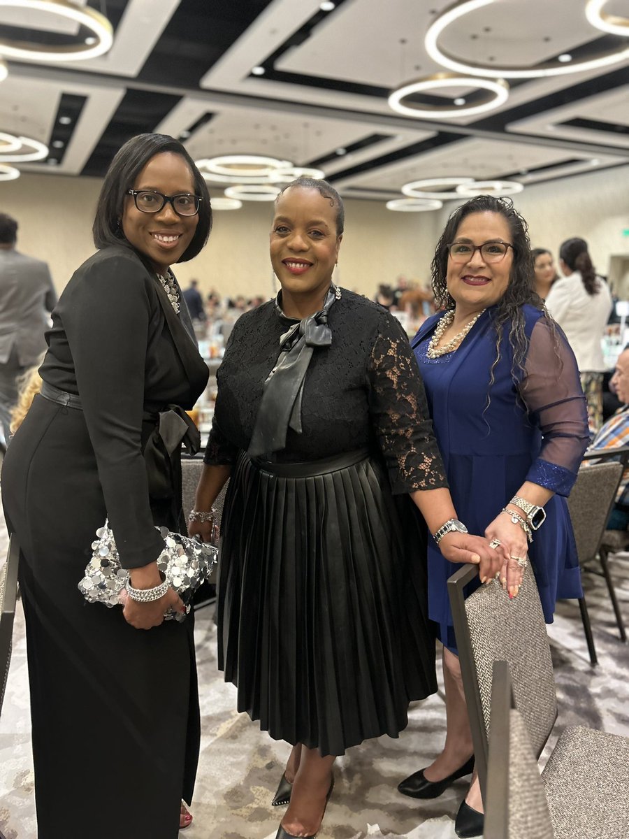 Celebrating our Bilingual Teacher of the Year, Ms. Diaz, and our ESL Teacher of the Year, Ms. Hernandez at the SHABE banquet tonight. These beautiful ladies make a tremendous impact and difference in the lives of our students. @GoodmanES_AISD @IsabelD2809 @MsHdz5th @AldineISD