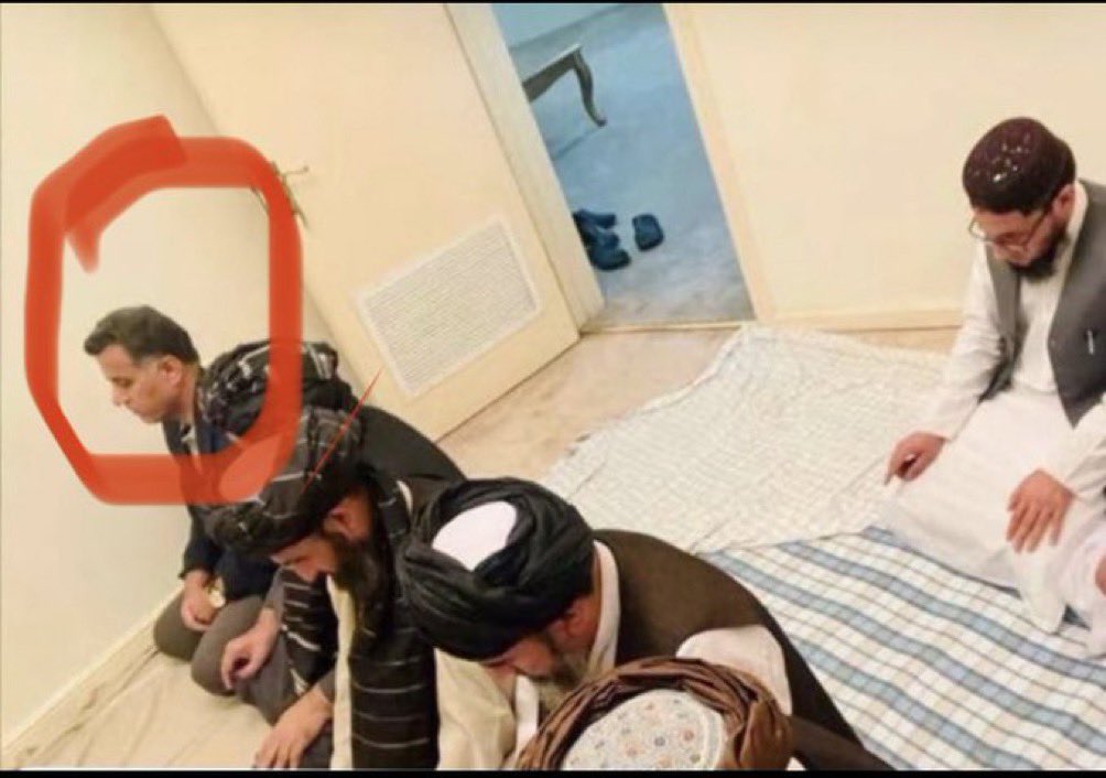 HameedMirzad19's tweet photo. پشوها با تروریستها هم خون هستند و تفکر متفاوت دارند. بعضی هایش چوچه لینن هستند و بعضی هایش چوچه هیرامندوی. منفعت وطن راهمیشه به دامن دشمنان افغانستان ریختند و کتله ناچل جمبوریت تقلبی همین چندانه دزد فرصتطلب در خارج باقی ماندندکه درهمین نزدیکی با ایشان هم تصفیه حساب صورت می‌گیرد https://t.co/npCLUJcN5l