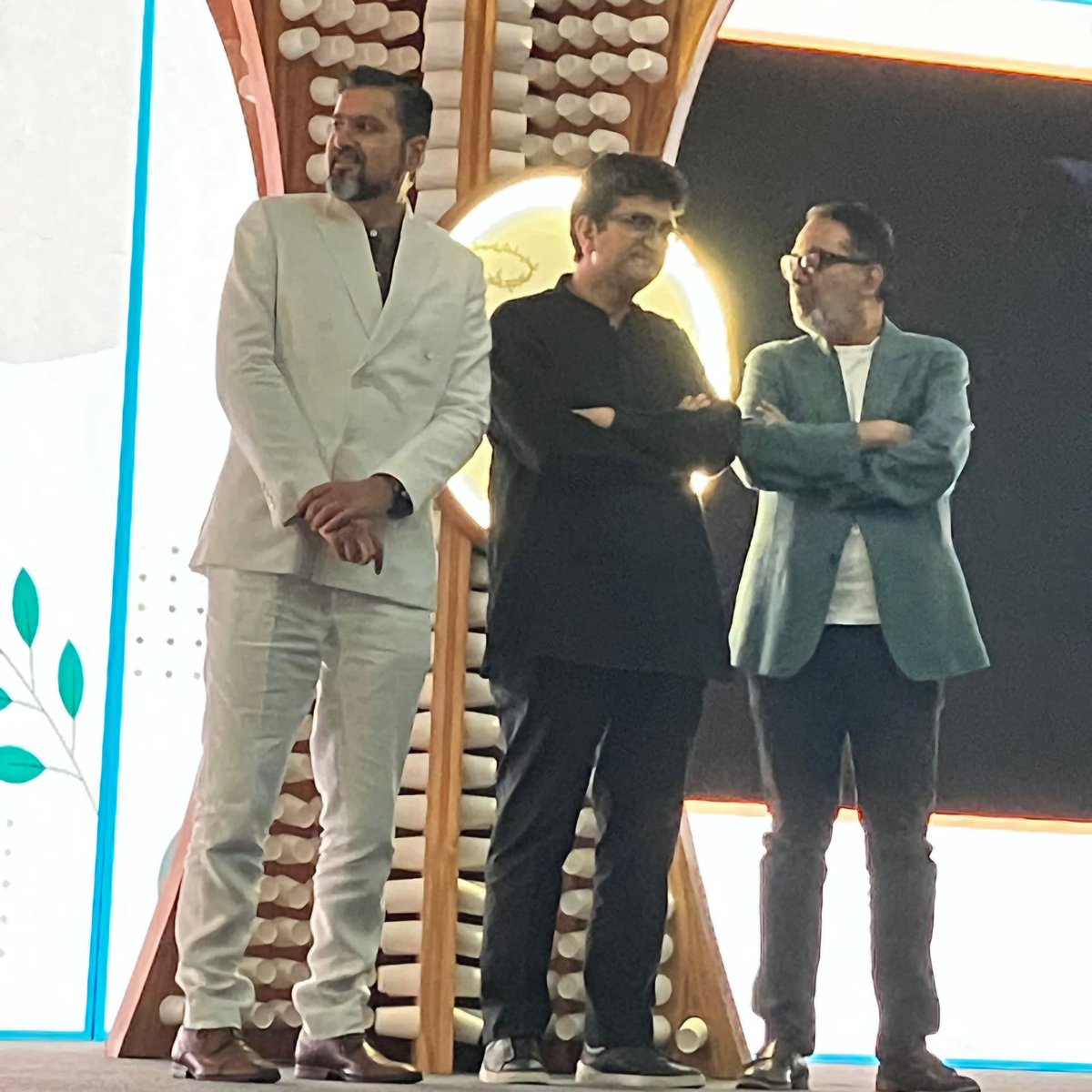 A person who is an absolute inspiration, someone I deeply admire - since the beginning of my professional music career @prasoonjoshi_. Honored to call him a friend :-) At the IAA Olive Crown Awards last evening in Mumbai. Great evening celebrating Environmental Sustainability.