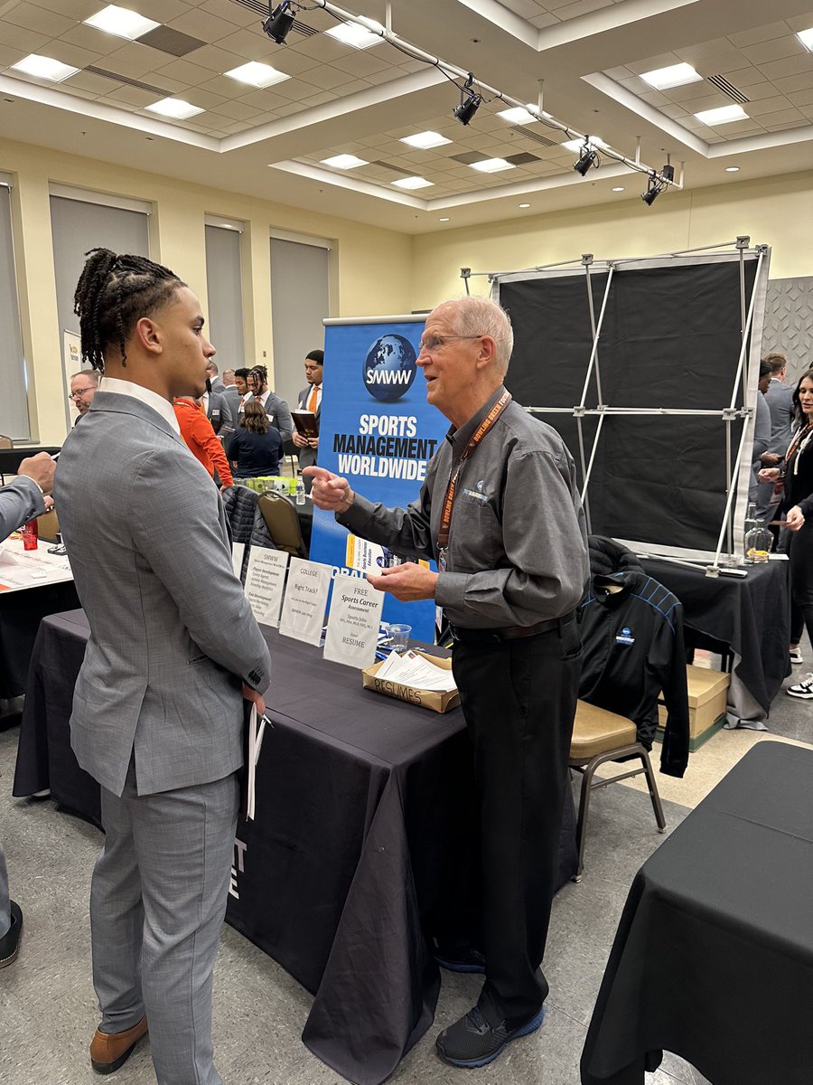 I would like to thank our great alumni for spending time with our players at our 2024 BGSU Football Job fair…. Our players did a great job interacting with all these great business men and women… Falcon proud!