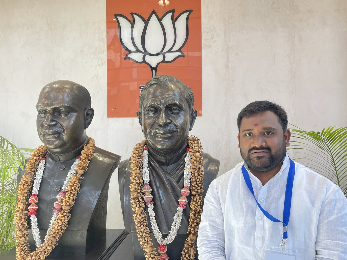 On this day, April 6th in the year 1980, the BJP was founded. This is my humble tribute to millions of common BJP members, working for the welfare of Bharat Mata. An inspirational quote by Shri Atal ji:'अंधेरा छटेगा, सूरज निकलेगा कमल खिलेगा' #SthapnaDiwas #BJP #BJPFoundationDay