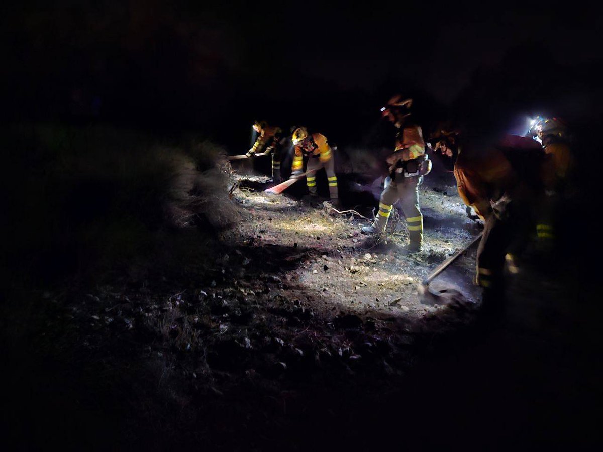 2:57 h.- Técnico de extinción  da por controlado el incendio forestal #IFCieza. Se retiran progresivamente los efectivos, quedando agentes medioambientales <a href="/aamm_murcia/">AM Región de Murcia</a>  y brigadas forestales <a href="/defensaforeMUR/">DEFENSA FORESTAL MURCIA</a>   asegurando la zona calcinada

📸facilitadas por <a href="/MurciaForestal/">MURCIA FORESTAL</a>