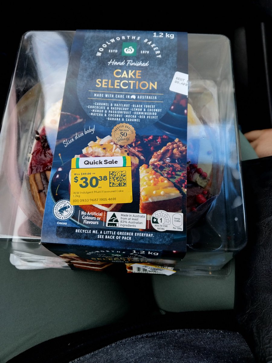 ScarlettKPW's tweet image. Score! Gonna have a @WendyWings weekend. The $30 of vouchers I had mean this cake only cost .38 cents. So therefore has almost no calories. #cakemath