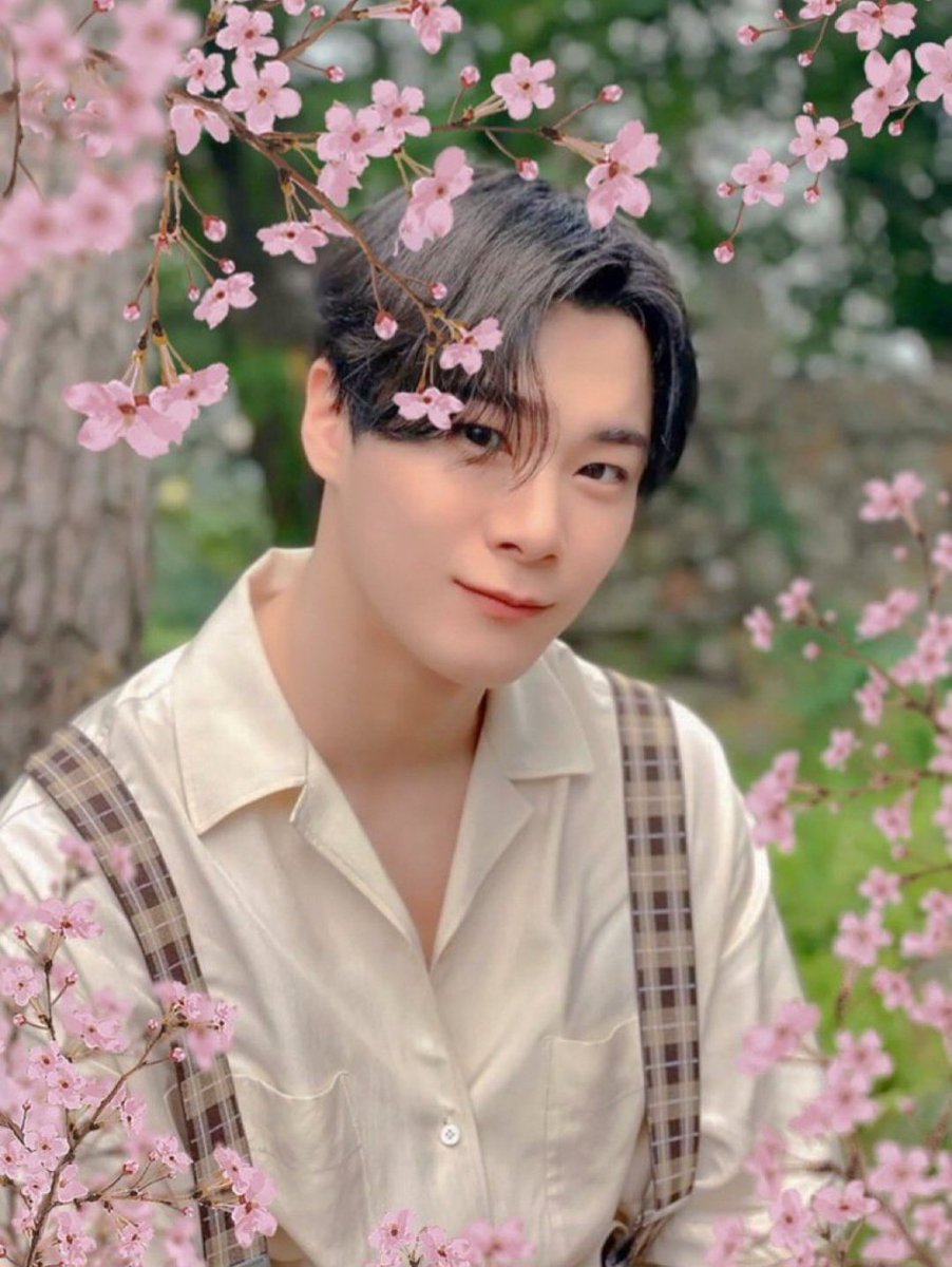 어떤 꽃이 너보다 이쁠까? 니가 나의 봄날이다 #문빈 #MOONBIN