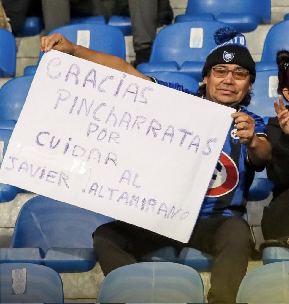 ❤️🇦🇹 El agradecimiento de la hinchada de #Huachipato a Estudiantes por el trato hacia Javier Altamirano. #EDLP

🇨🇱 El Pincha es Familia y Javi está en buenas manos. ¡Gracias, Acereros! 🤜🏻🤛🏻