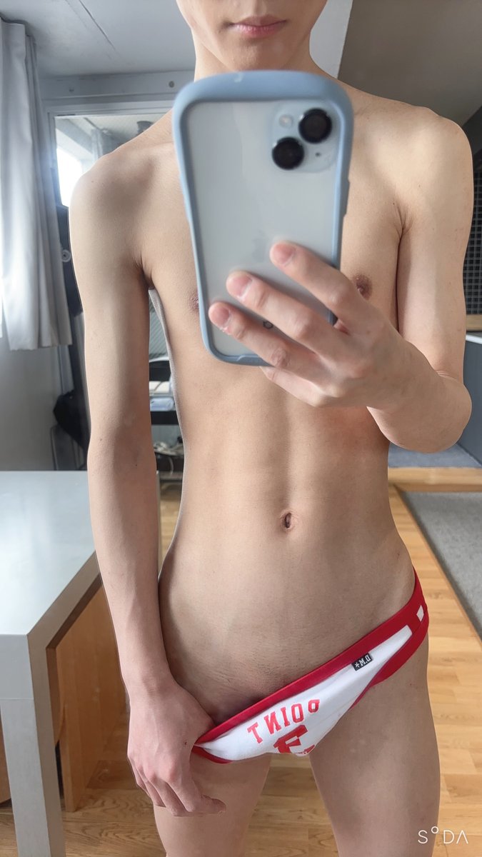 RT if you want to see my smooth cock😈🍆