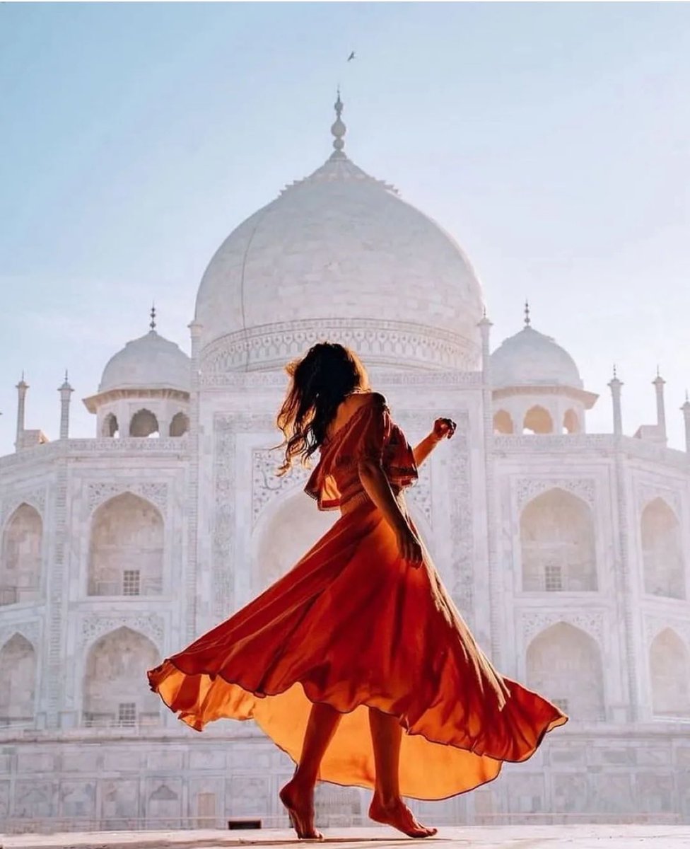 “The sight of this mansion creates sorrowing sighs and makes the sun and moon shed tears from their eyes. In this world this edifice has been made to display, thereby, the Creator’s glory.” – Shah Jahan #TajMahal #Agra #architecture #singolove