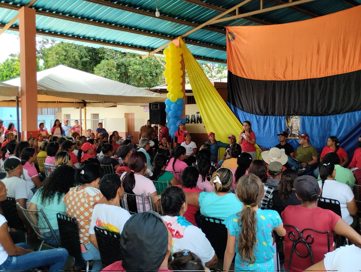 ¡Organizacion para la Victoria!

Grandioso encuentro de compromiso con nuestra vanguardia de base del <a href="/PartidoPSUV/">PSUV</a> en el municipio Anzoategui con nuestra enlace <a href="/irisvarela/">maria iris varela</a> en apoya al candidato de la patria <a href="/NicolasMaduro/">Nicolás Maduro</a>

#VenezuelaEsUnBTA
<a href="/JohnPsuv2050/">John Moreno</a>
<a href="/jorgerpsuv/">Jorge Rodríguez</a>  <a href="/dcabellor/">Diosdado Cabello R</a>