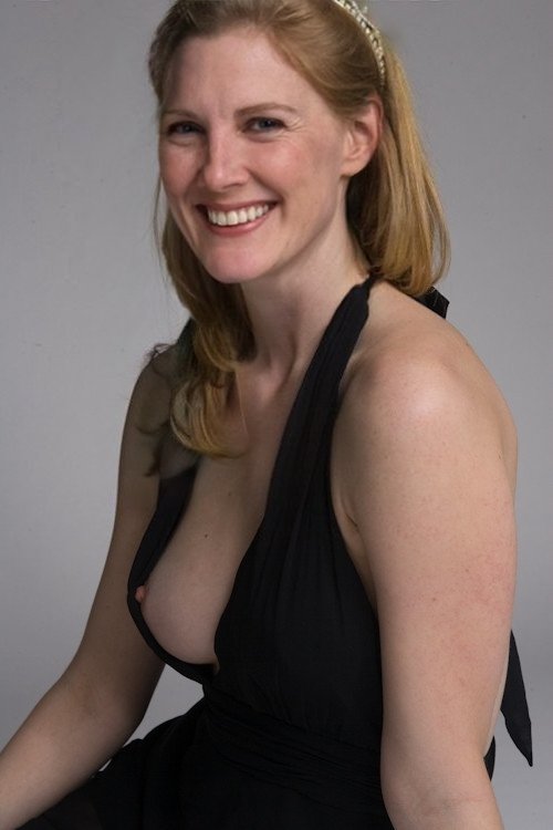 Even though they are small, would you notice them? 🤗answer please 📷
  momflirt.live