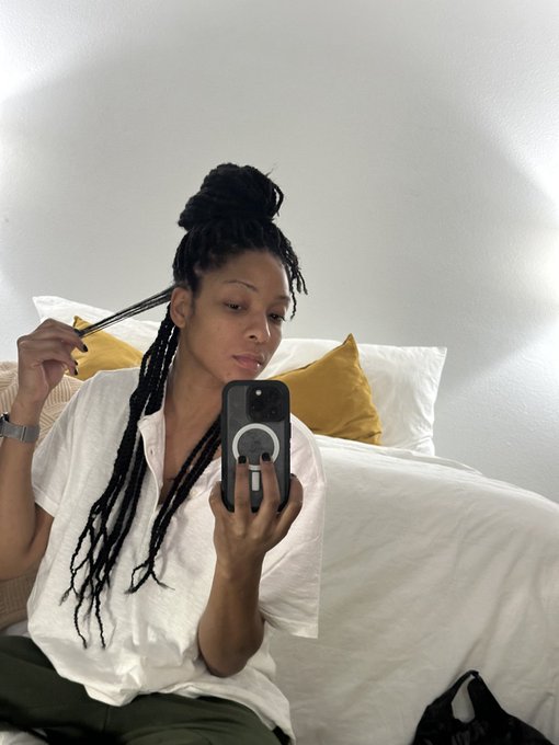 I guess I have hair now. Lol. It&rsquo;s so weird https://t.co/671jSdIHYi<a href="/tag/mvsales"class="tags"><span>#mvsales</span></a>