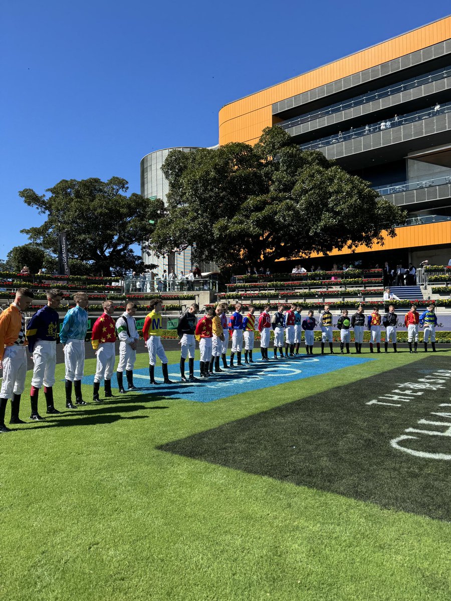 Touching moment with all the jockeys coming together for a one minute silence in memory of Stefano Cherchi 🙏