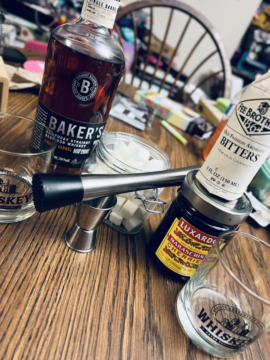 bigdaddyrincon's tweet image. Tonight’s pour what’s the consensus fellas? Nightcap with my son in law @KovandaKadin @execleadersip  @brbnclub @d_tao @mstlypcflbourbon @amyhaze01 @bourbonscript @bunnnyjuice @BourbEnthusiasm   #bourbon #oldfashioned #family #Relaxation