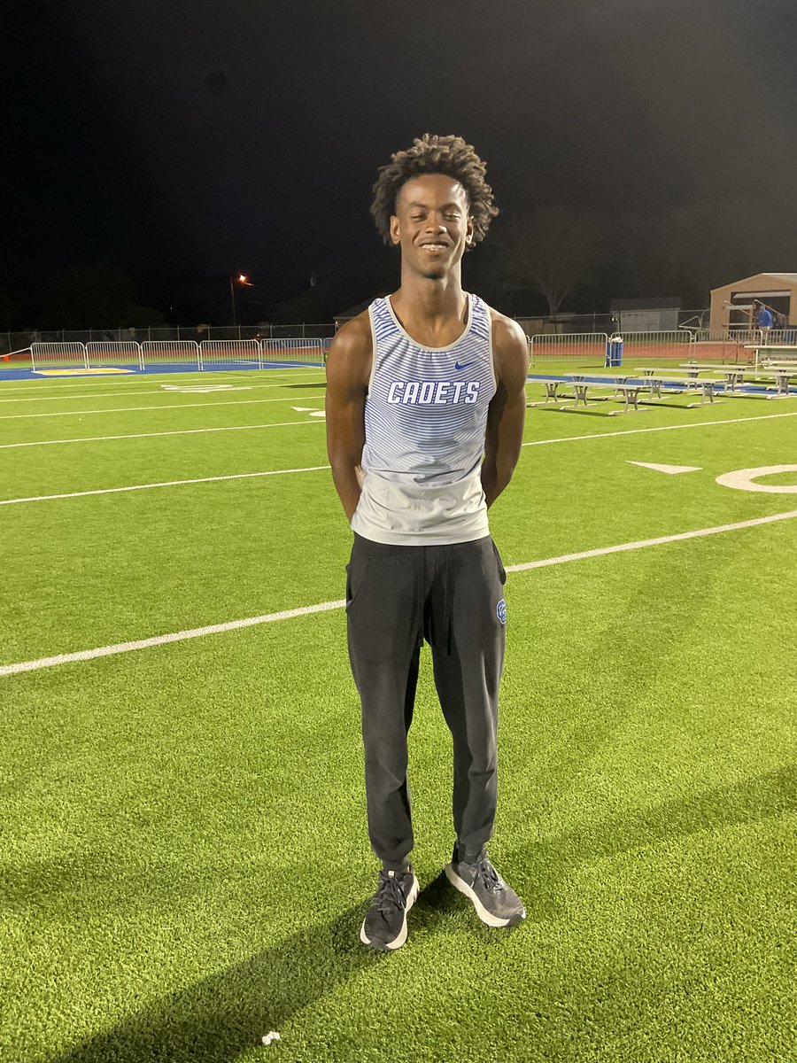 Congratulations to @Jamarionvincemt for securing the silver medal 🥈 in the 300 Hurdles and moving on to the Area meet @ConnallyISD @CCadetAthletics @connally_hs