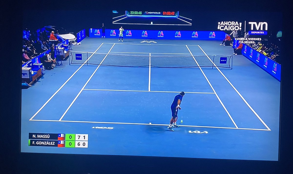 PabloM_ing's tweet photo. Viendo a dos #grandes 💪🏻 @massunico @fergonzalezel @TVN @head_tennis @Kia_Chile https://t.co/erRd96TAjO